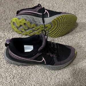 Nike Women's Black and Purple Athletic Shoes
